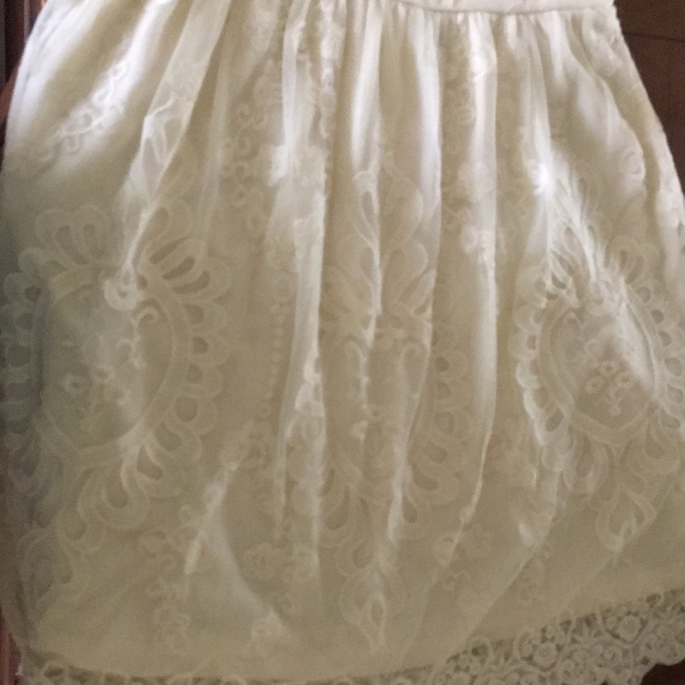 White lace dress- perfect for spring! - Picture 2 of 3